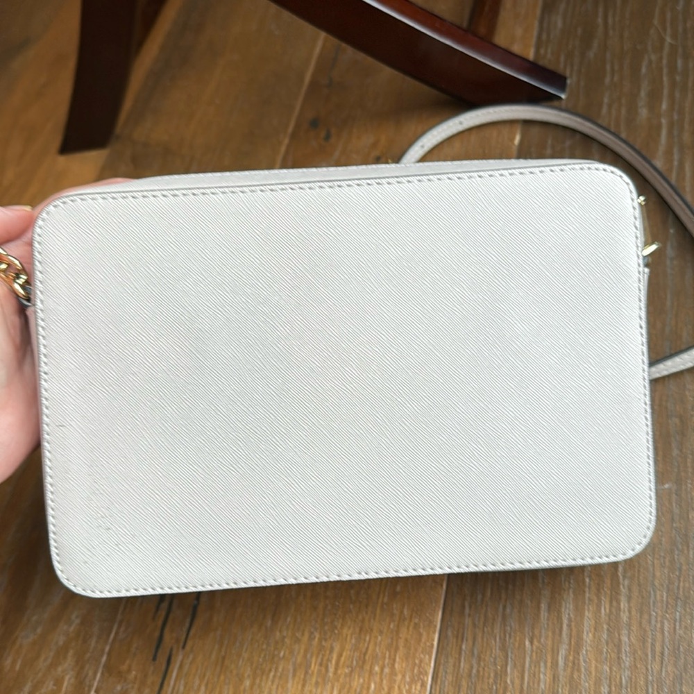 Micheal Kors - Large Leather Jet Set East West Crossbody in Soft Pink/Gold - Picture 3 of 9